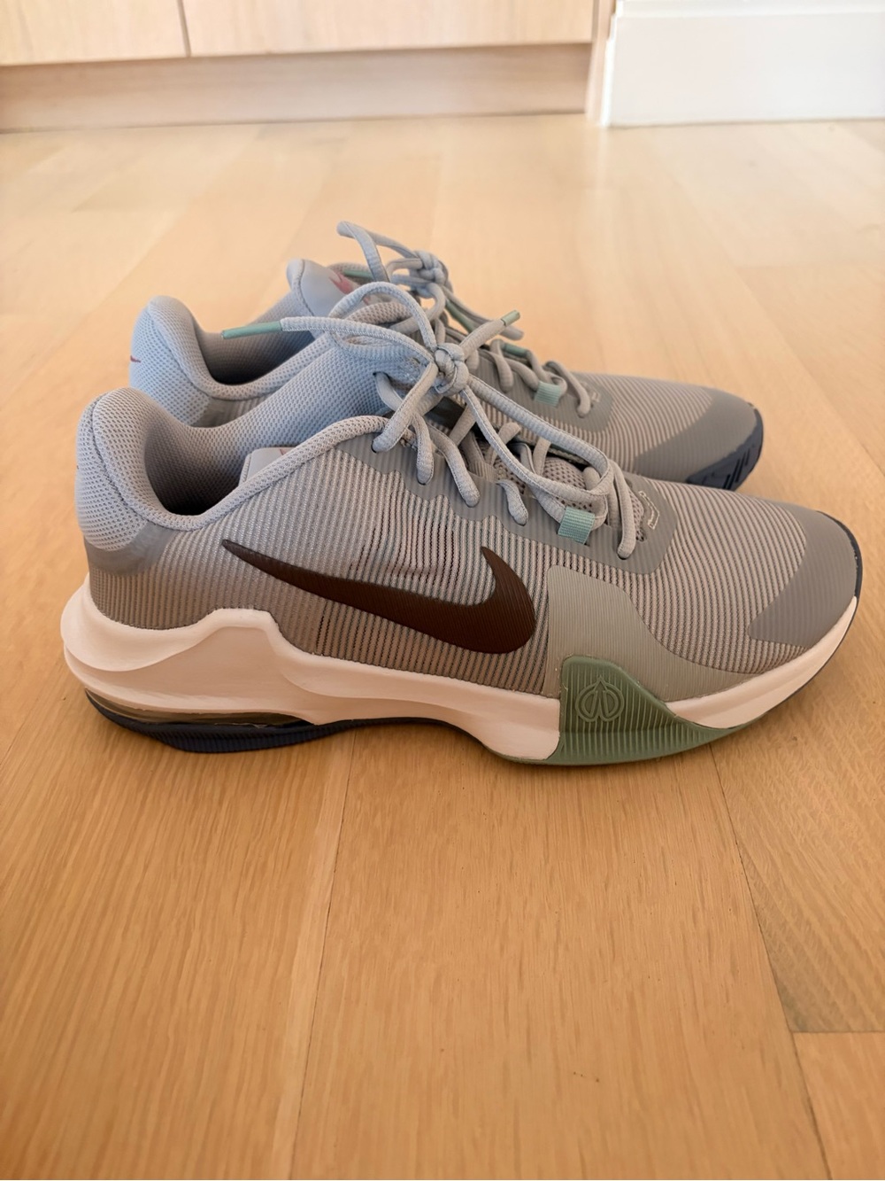 Never Worn! Nike Impact 4 Light Grey Sneakers
